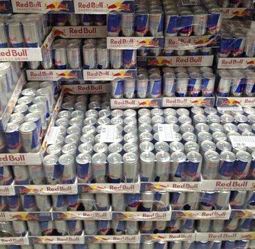 Depoda hazır büyük miktarlarda Red Bull var