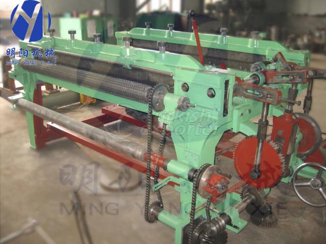 Hexagonal wire mesh making machine