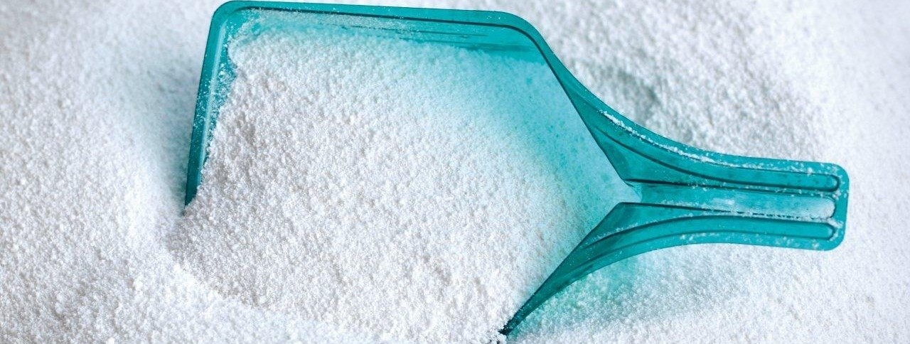 Technical soda ash (sodium carbonate).