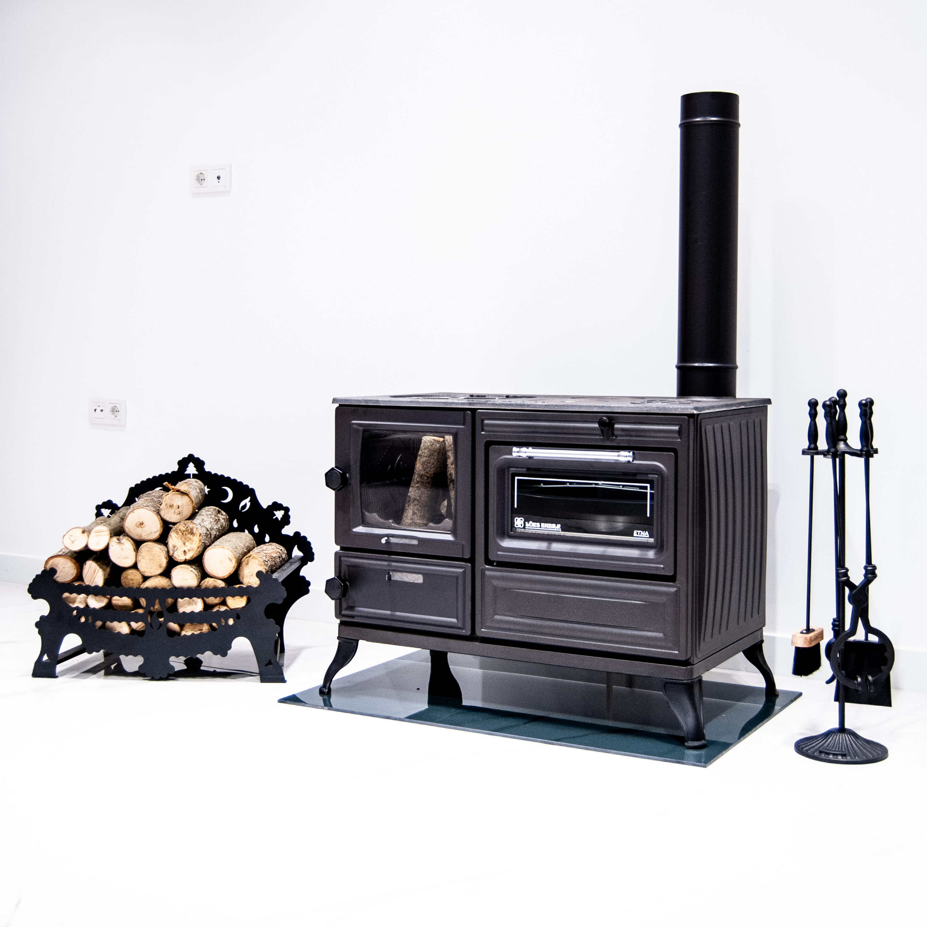 LARGE GLASSED WOOD COAL COOKER WITH LARGE SIZE FIREPLACE LOOK