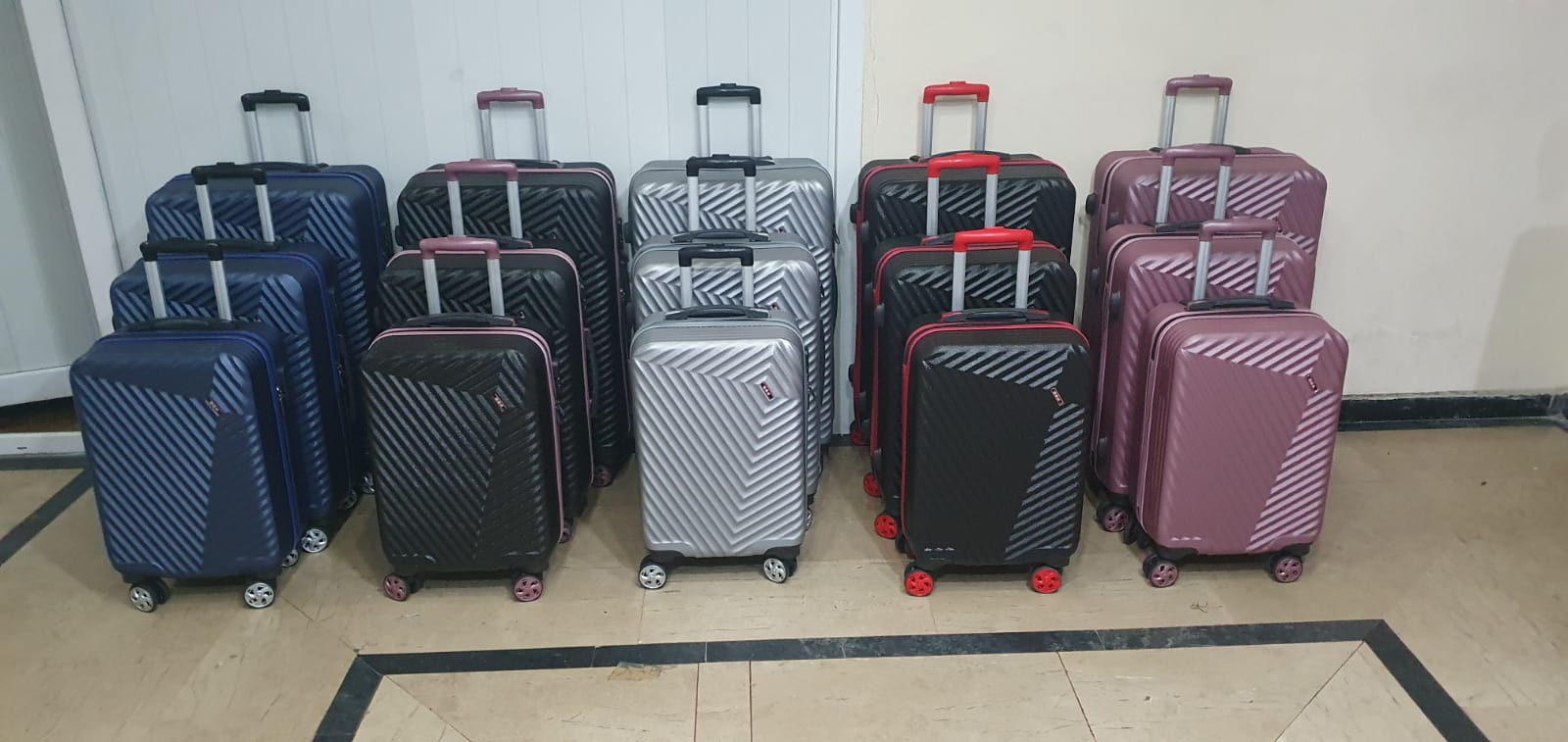 3 Different Hardside Luggage Set