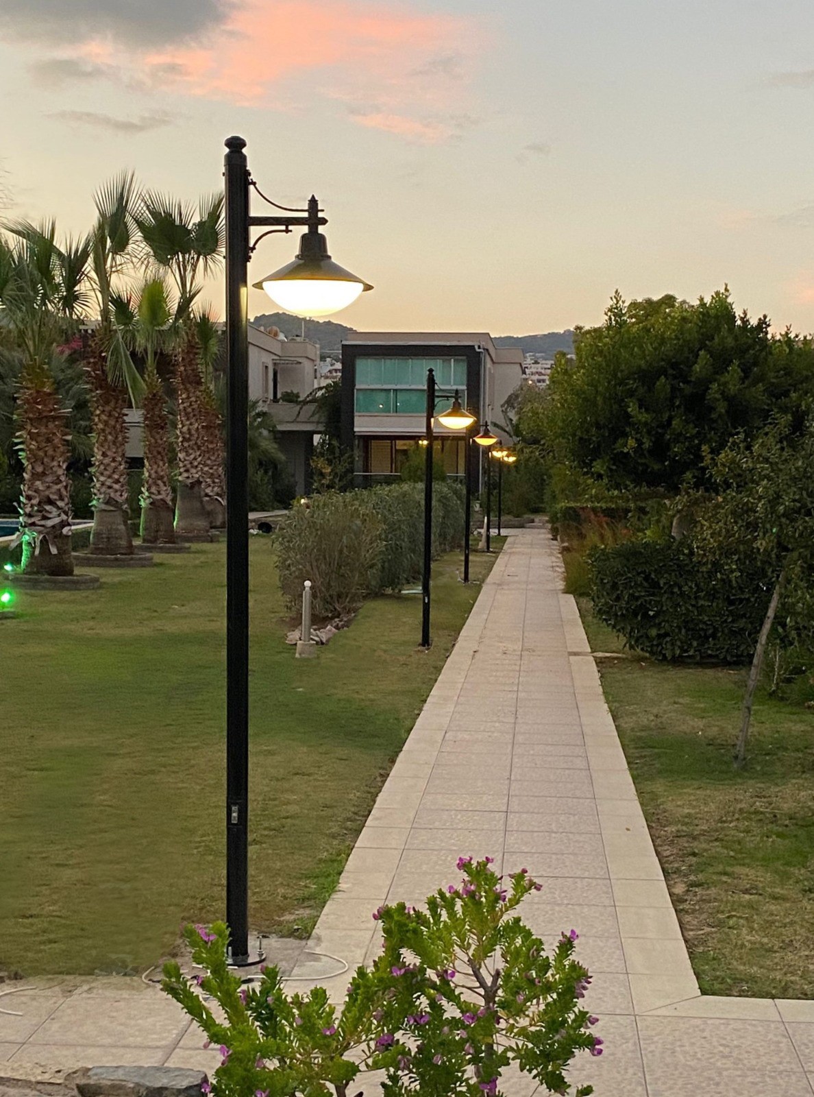 Poste de iluminación de jardín