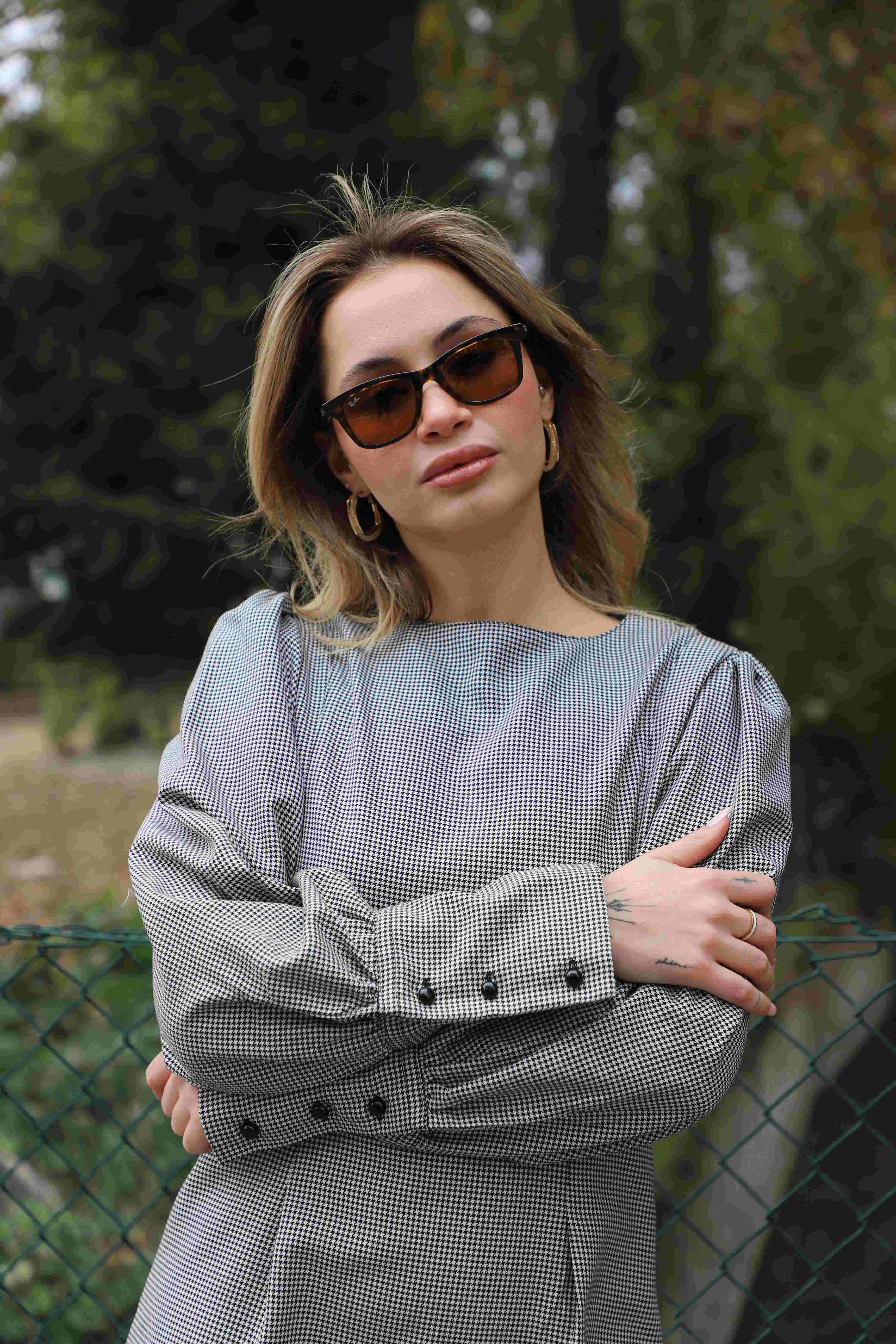 Robe à manches longues avec ourlet asymétrique