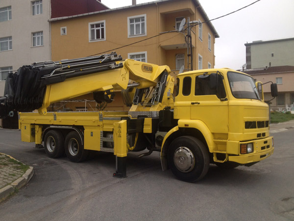 MOBILE CRANE