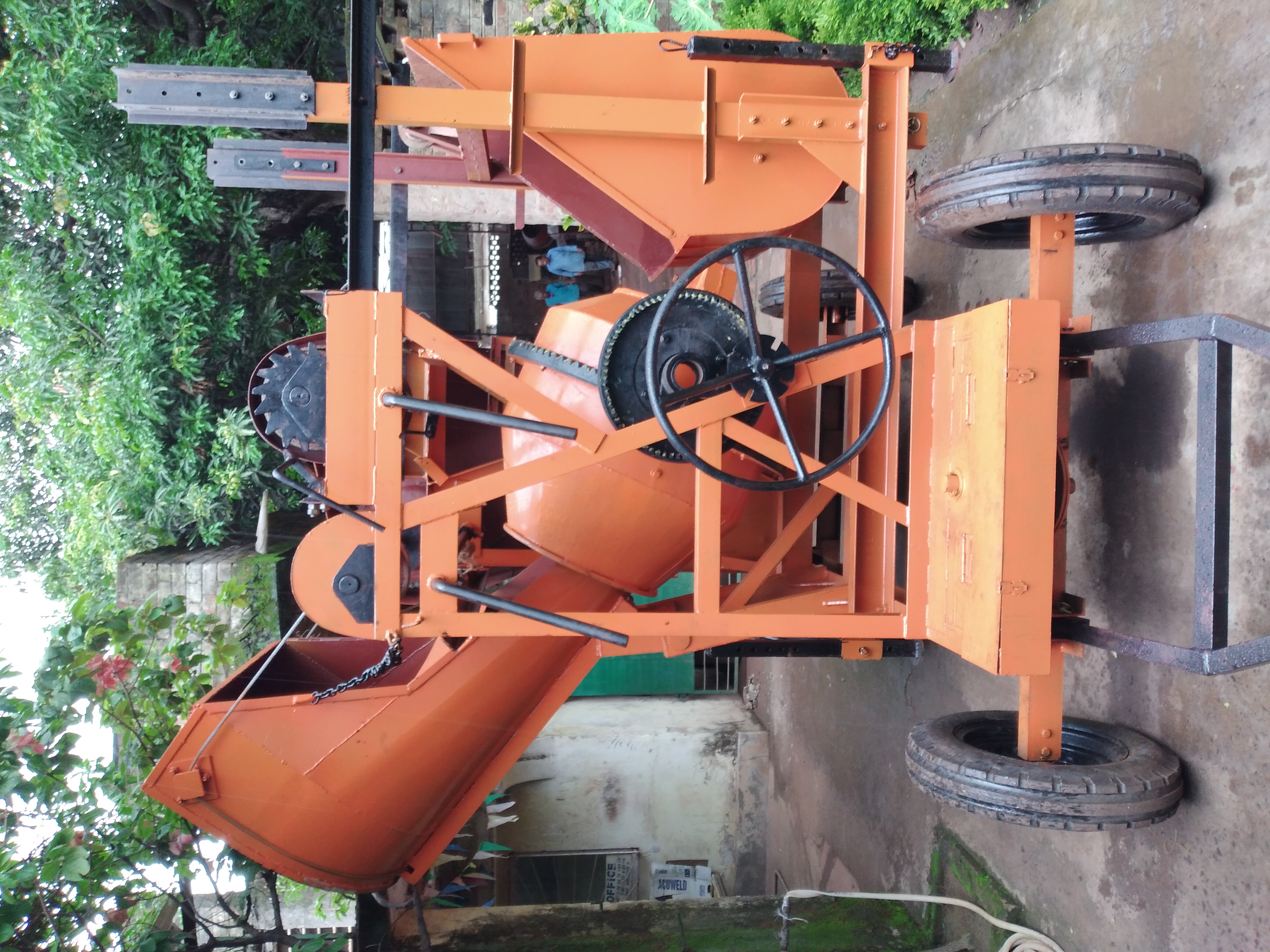 Hopper Lift concrete mixtures machine 