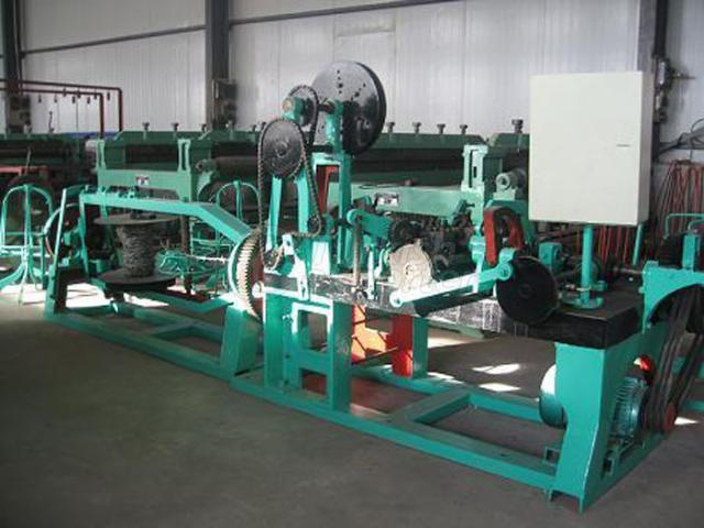 Barbed wire machine