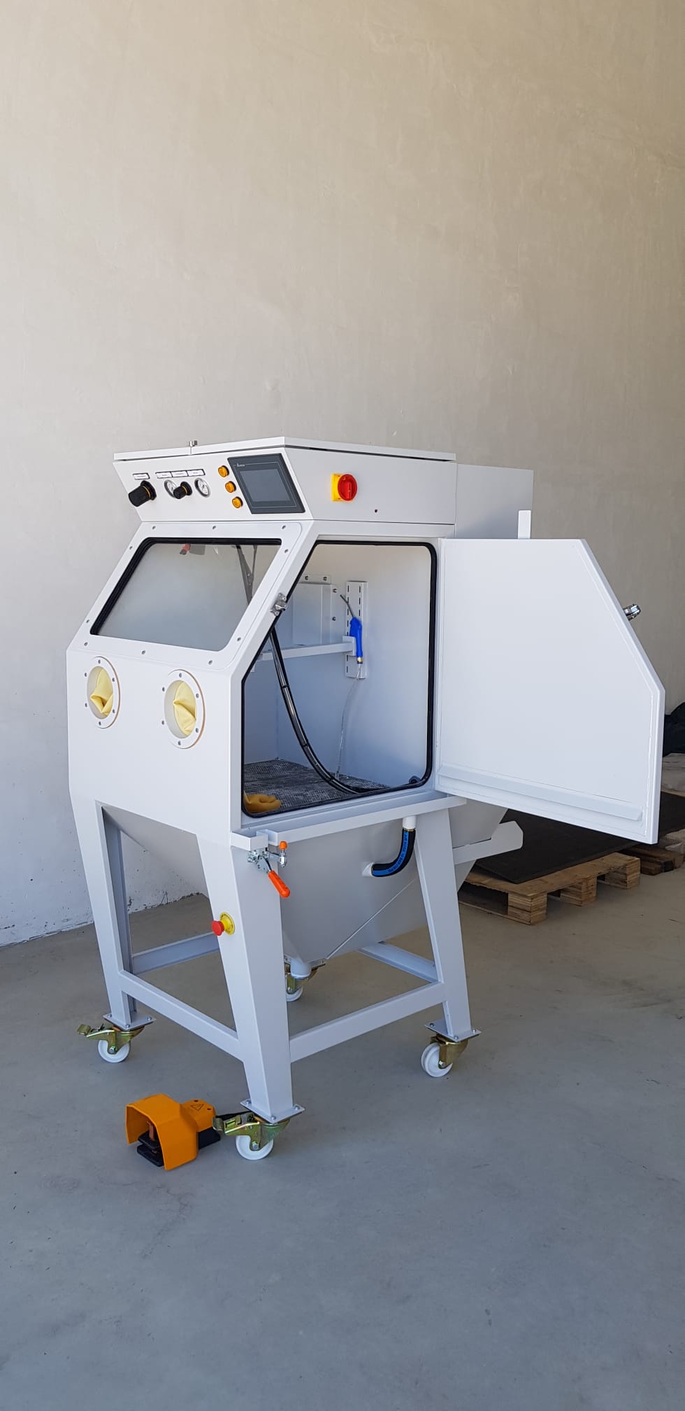 Compact Manual Vapor Sandblasting Machine