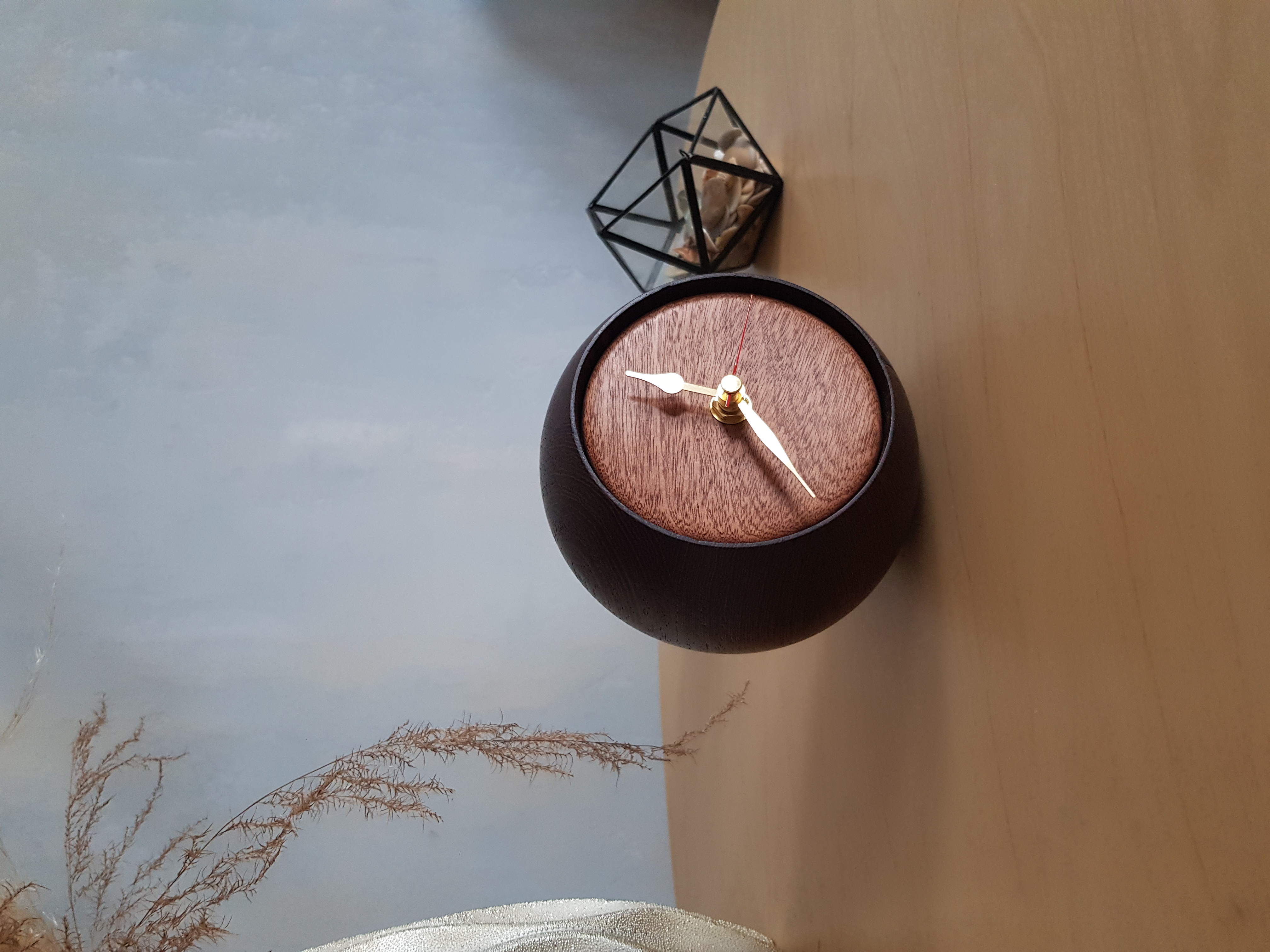 CL/C sphere desk clock