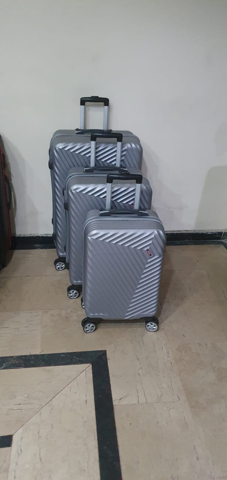 3 Different Hardside Luggage Set