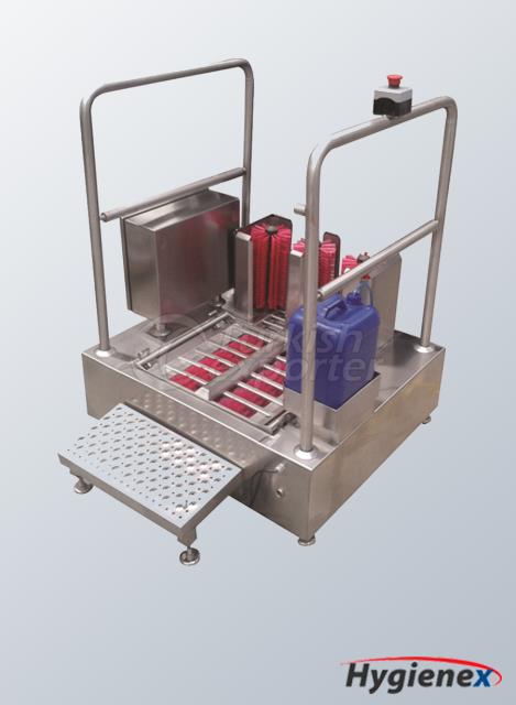 DISINFECTION DEVICE WITH FOOT BRUSH